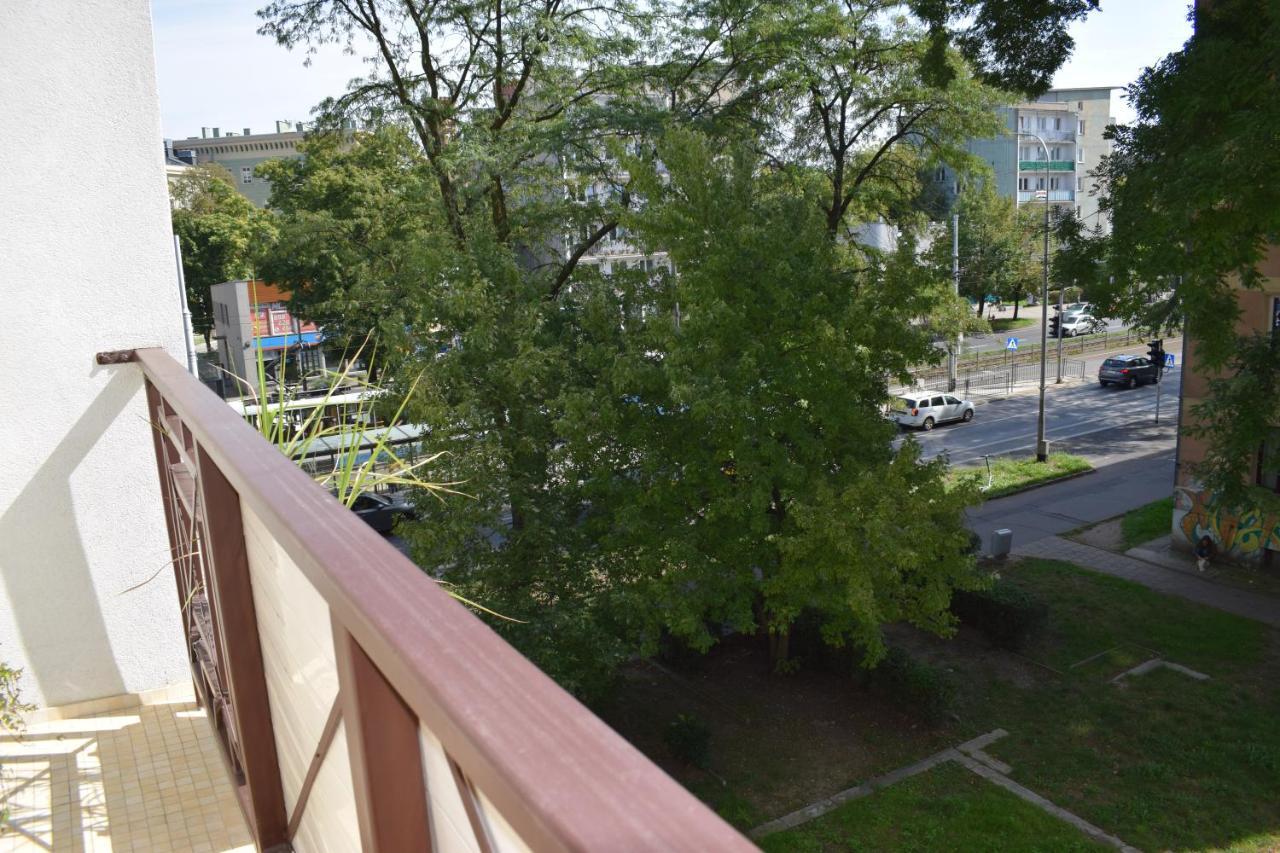 Apartament 3 Pokoje Balkon 50M2 Wyposazone Parking Apartment Wroclaw Bagian luar foto